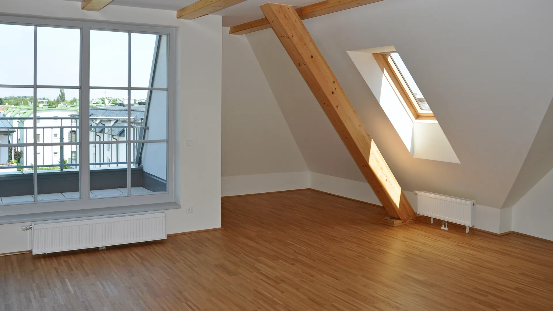 dachgeschoss-fertiger-raum Türen und Fenster in Augsburg